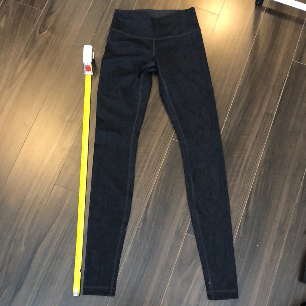 LULULEMON Snakeskin patterned leggings